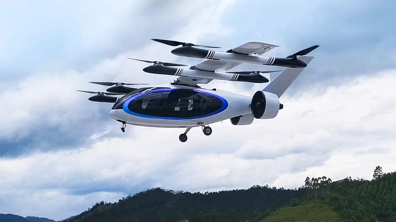 廣汽首款復(fù)合翼飛行汽車GOVY AirJet首飛