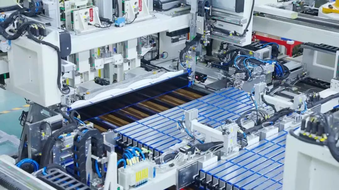 狂飆的吉利新能源，與李書福的動(dòng)力電池江湖