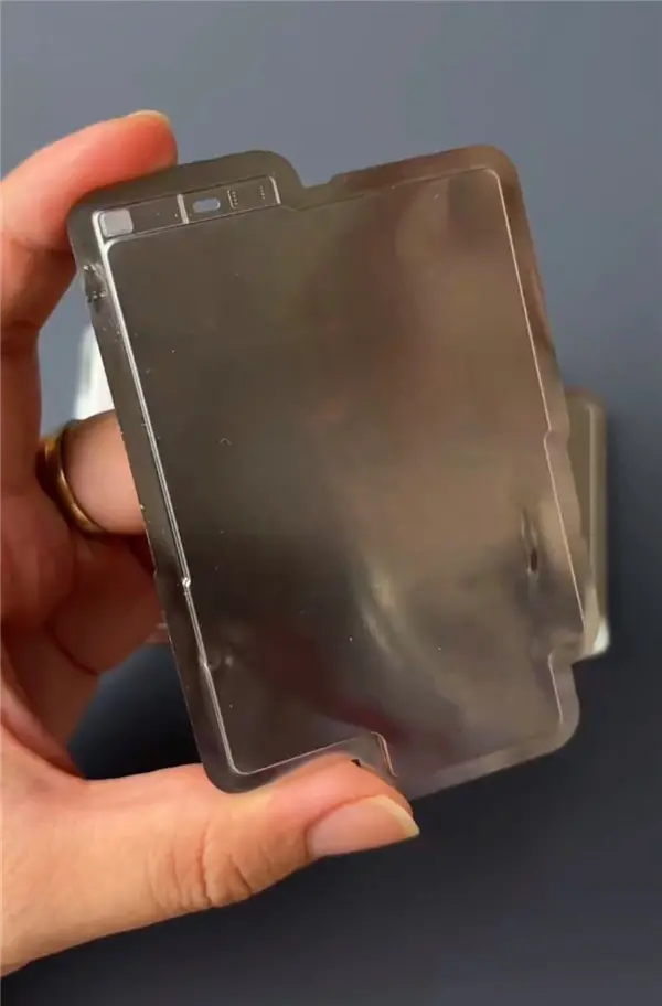 iPhone 17 Air/Pro電池對比：厚度差異明顯