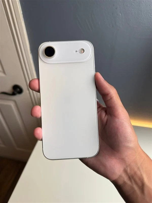 iPhone 17 Air/Pro電池對比：厚度差異明顯