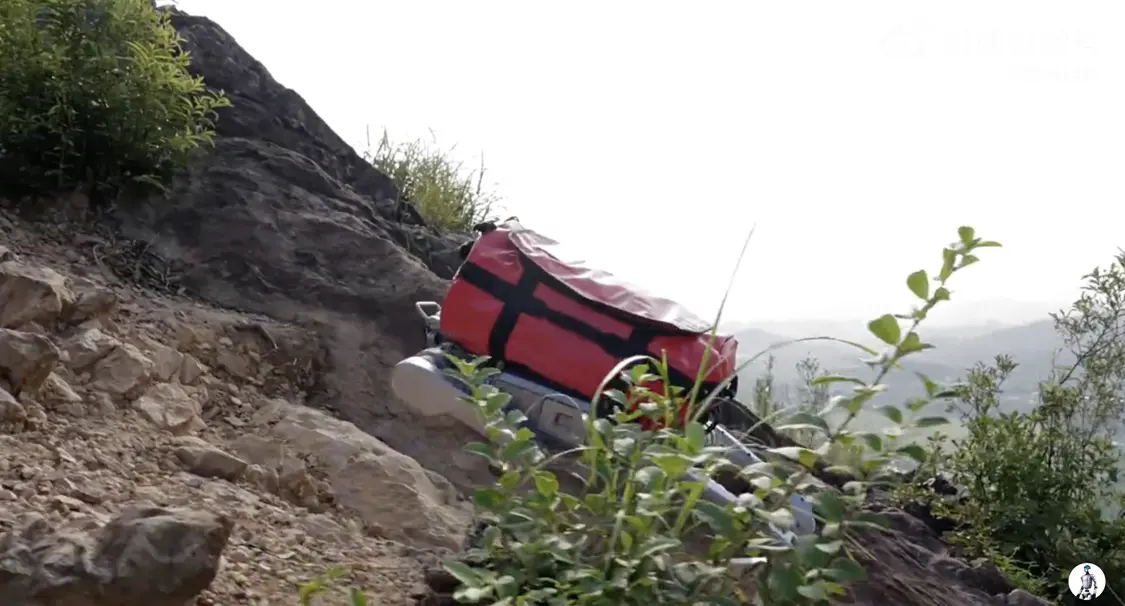 宇樹發布新款四足機器狗：重約37Kg，能越野和負重爬山